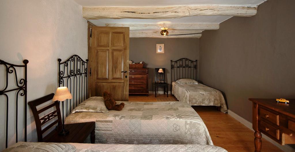 Domaine De Bertrandy Bed & Breakfast Allemagne-en-Provence Room photo